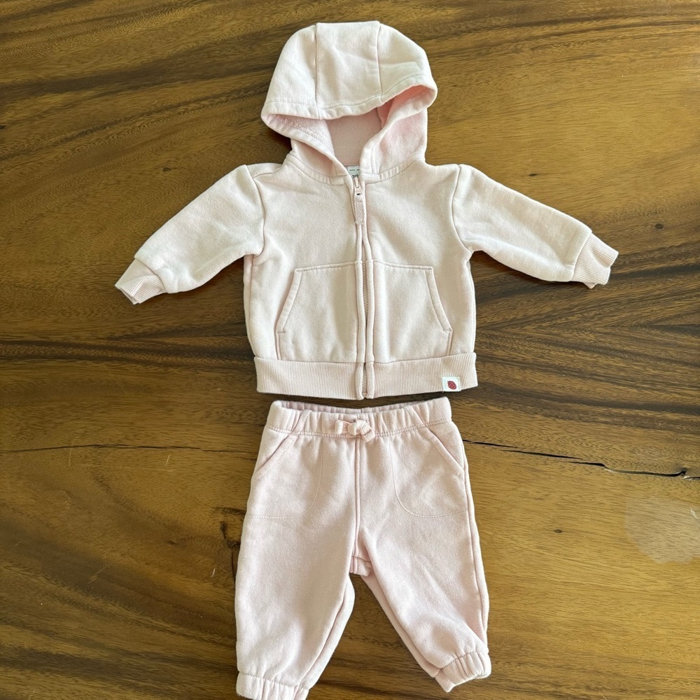 Carter’s Soft Pink Sweat Set size 3M